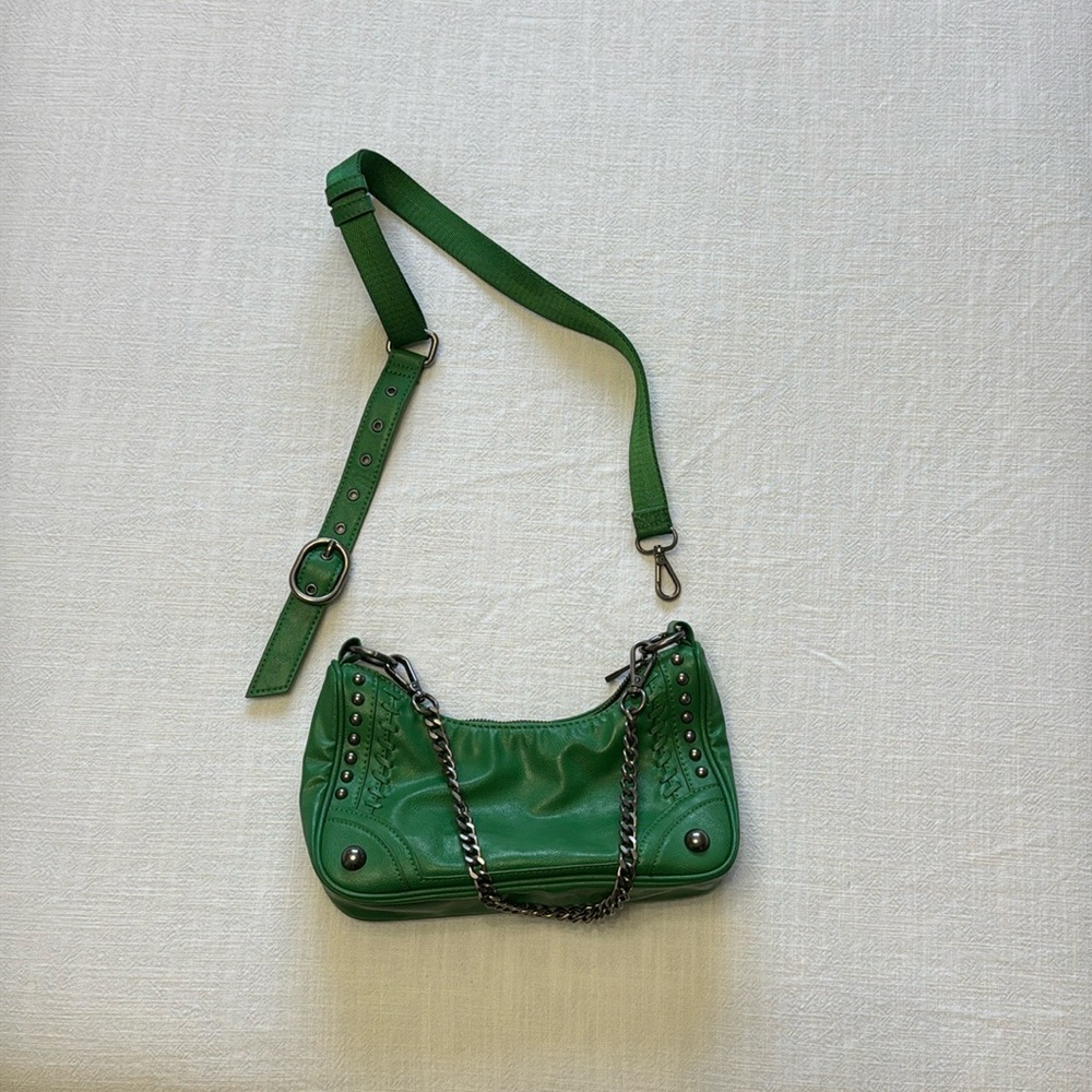 Zara Bag
Crossbody or shoulder